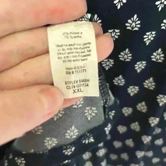 Gilli flowy navy and white patterned skirt. Size XXL. Like new. - Picture 5 of 5